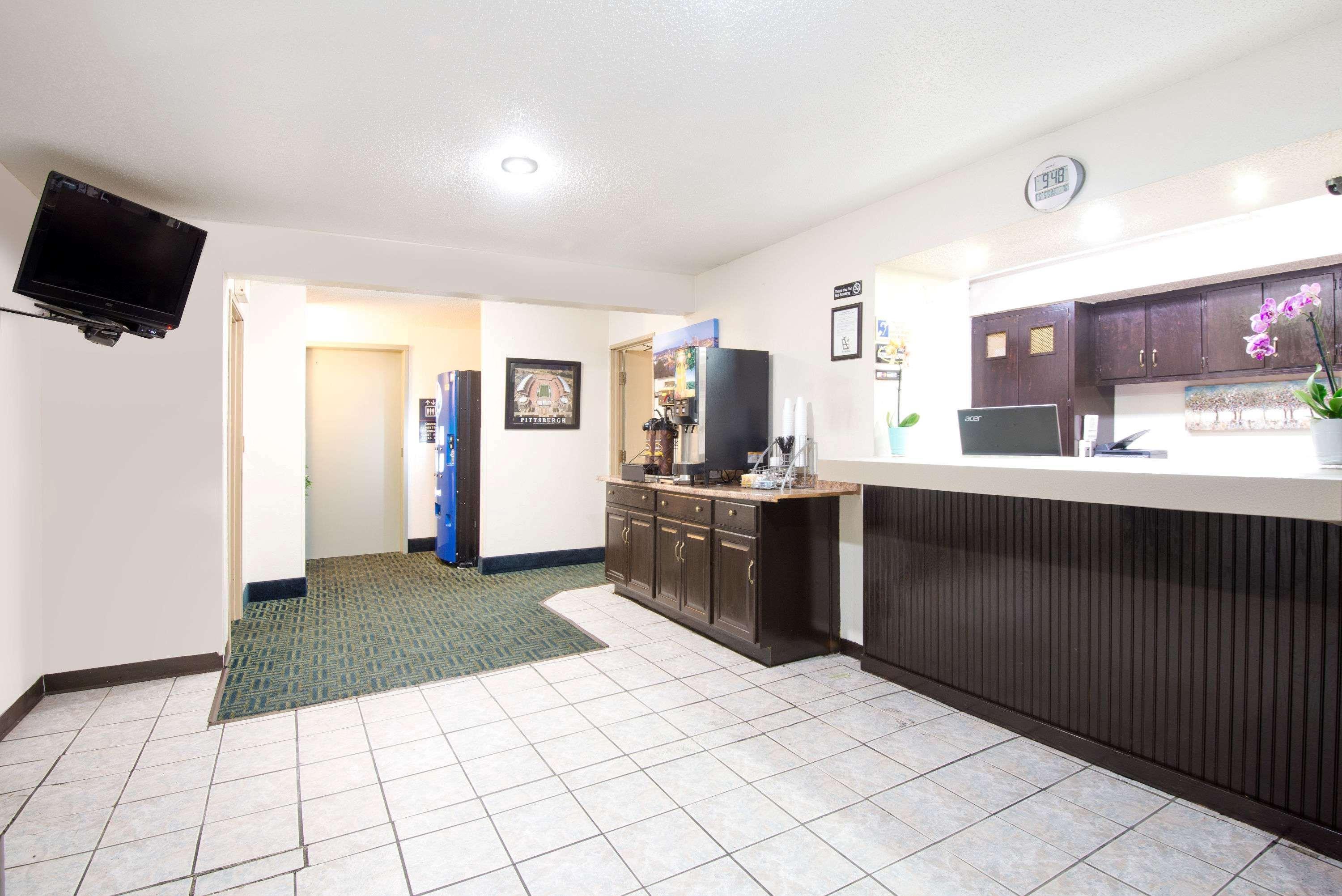 Super 8 By Wyndham Pittsburgh Pa Airport-University Area Hotell Moon Township Eksteriør bilde